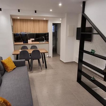 Small Meisonette Near The Metro Vipgreece Athen Exterior foto