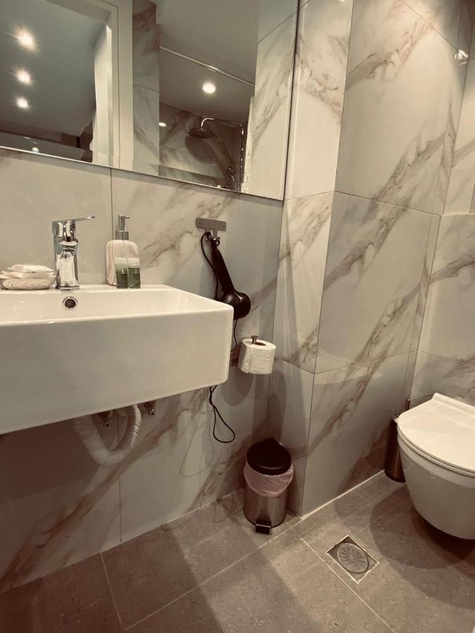 Small Meisonette Near The Metro Vipgreece Athen Exterior foto