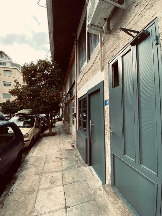 Small Meisonette Near The Metro Vipgreece Athen Exterior foto